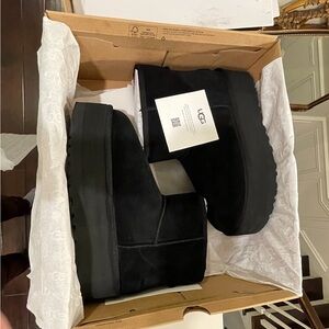 NWT UGG Classic Mini Platform Black Boots